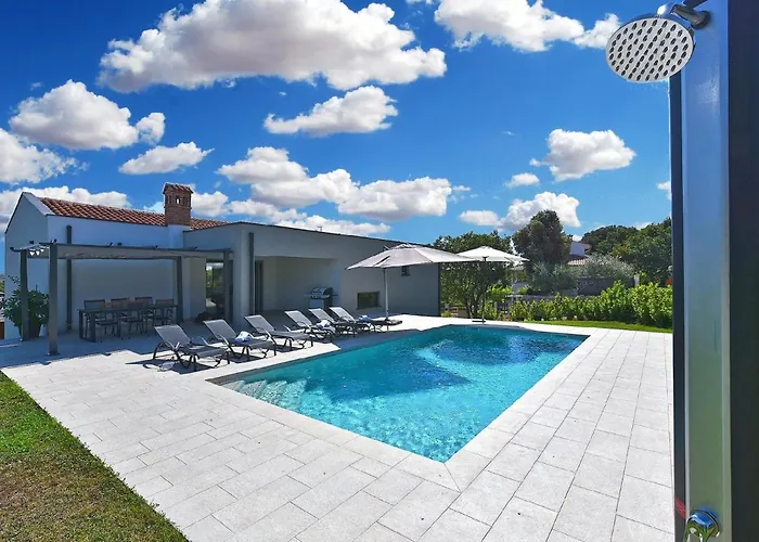 Ferienhaus Mit Privatpool Fuer 6 Personen Ca 200 Qm In Vintijan, Istrien Istrische Riviera