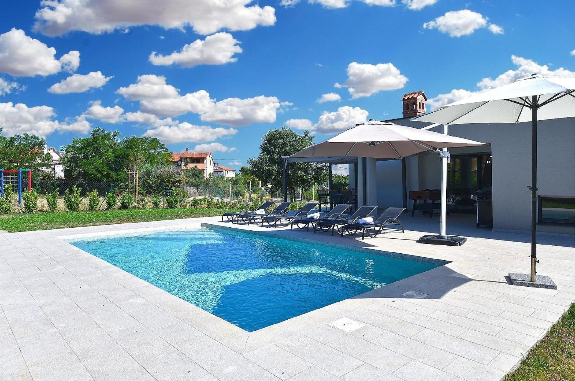 Ferienhaus Mit Privatpool Fuer 6 Personen Ca 200 Qm In Vintijan, Istrien Istrische Riviera *